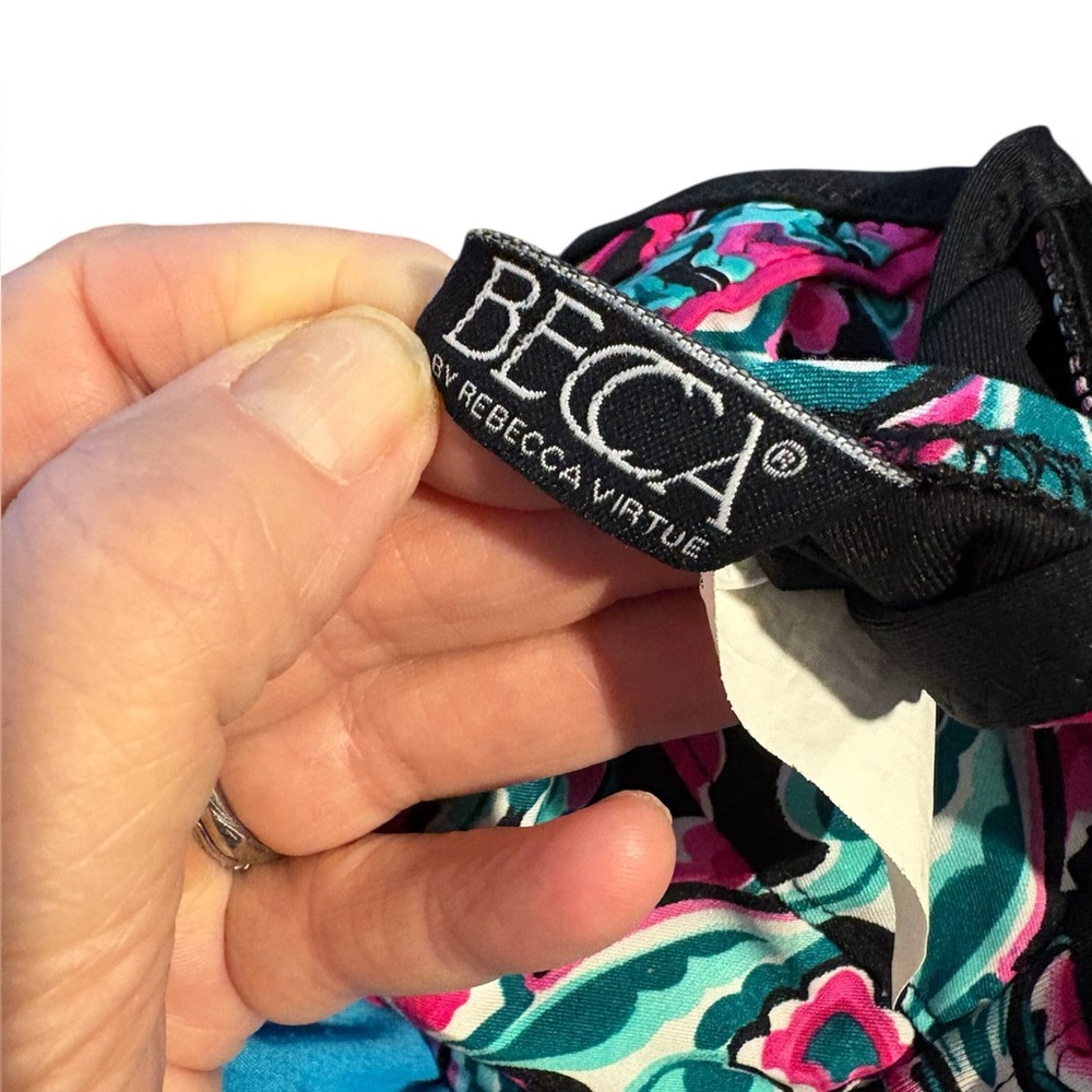 BECCA by Rebecca Virtue bikini top in size S. Abstract Paisley print like new - Picture 4 of 6